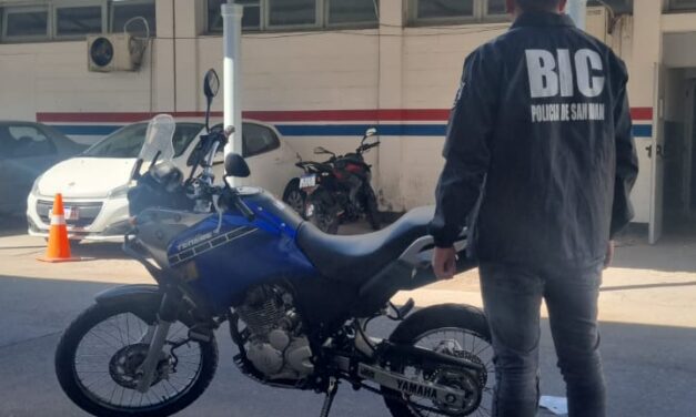 Jóvenes detenidos por intentar robar una motocicleta en Capital