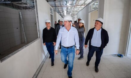 Orrego recorrió las obras del hospital de Angaco, que ya superan el 68% de avance