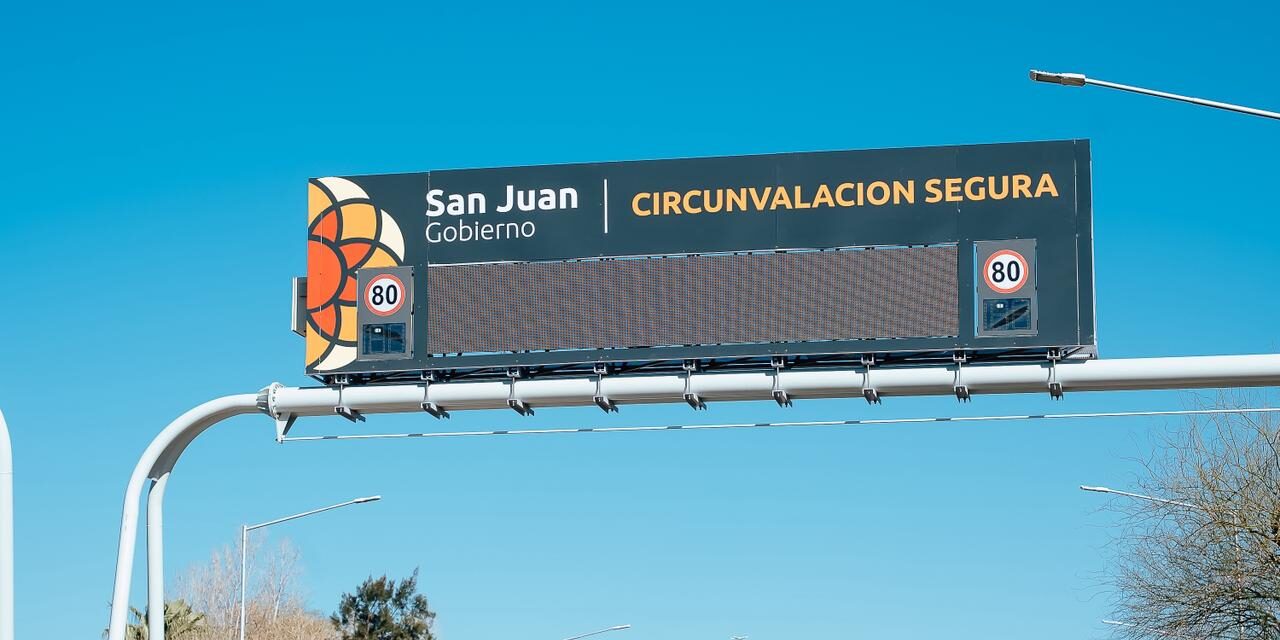 Circunvalación suma cartelería digital con radares y control en tiempo real