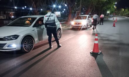 Controles vehiculares nocturnos: Secuestro de autos y motos en distintos puntos de la Capital
