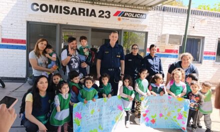 Semillas de unión: Los niños del Jardín de Mimosaurio visitaron la Comisaría 23° en la Semana de los Jardines