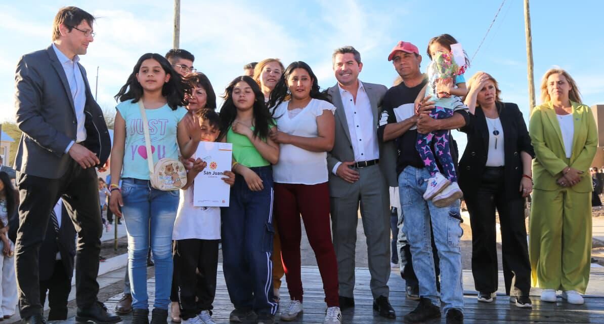 Orrego entregó un nuevo barrio en San Martín y 27 familias cumplieron el sueño de la casa propia