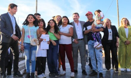 Orrego entregó un nuevo barrio en San Martín y 27 familias cumplieron el sueño de la casa propia