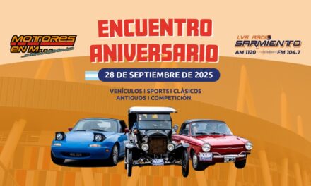 Autos clásicos, aniversario en el Velódromo