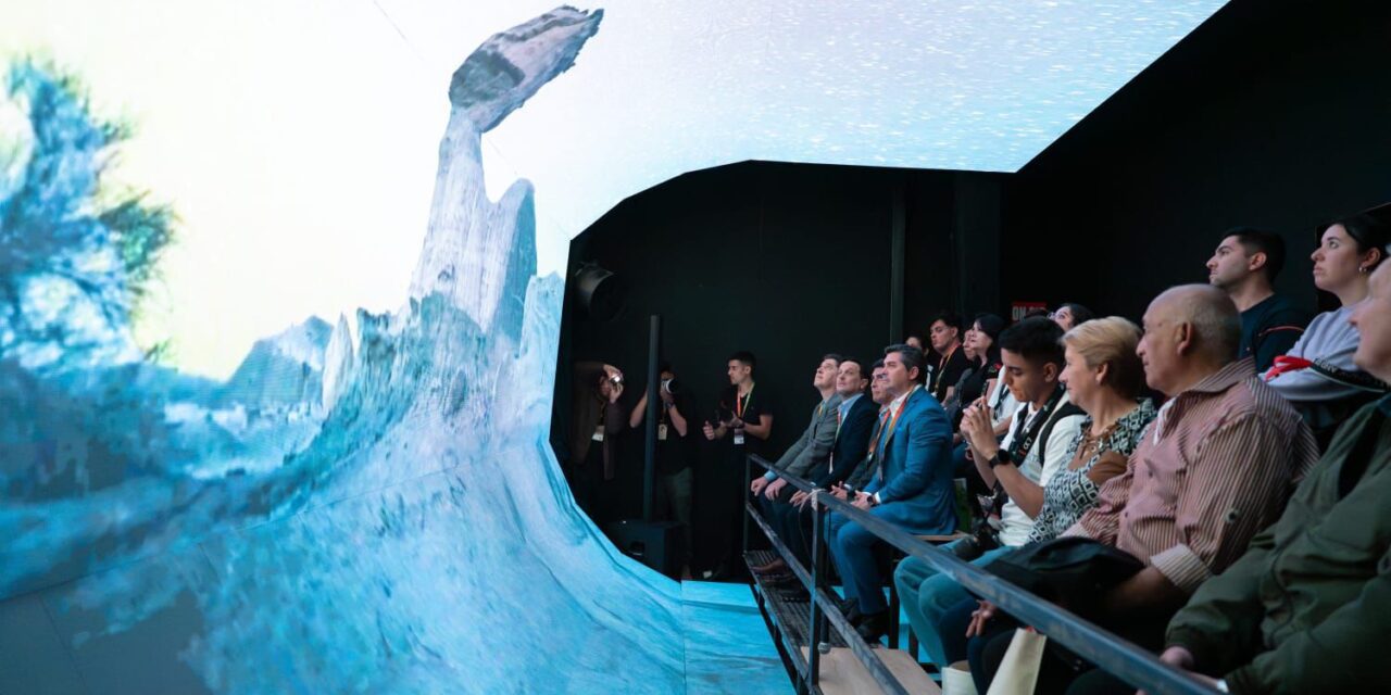 San Juan deslumbra en la FIT con una cápsula inmersiva que conquista al público