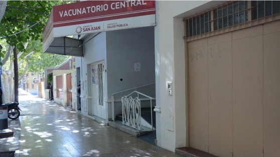 Desde ahora, solo el Vacunatorio Central aplicará la vacuna contra la fiebre amarilla en San Juan