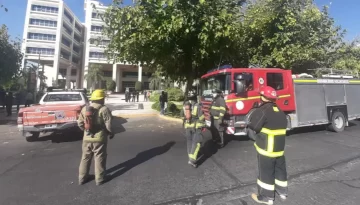 Amenaza de bomba en el Centro Cívico: operativo sin hallazgos y rastreo de llamadas