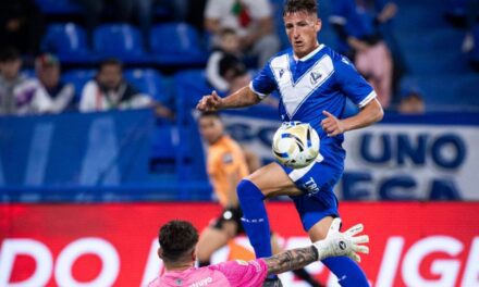 Vélez se recuperó de la eliminación de la Libertadores con un 3-1 ante Atlético Tucumán y es escolta en la Zona B