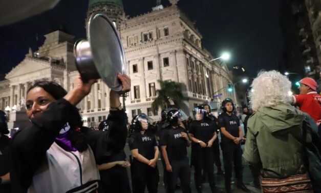Tras la cadena nacional de Javier Milei, hubo cacerolazos en rechazo al Presupuesto 2026