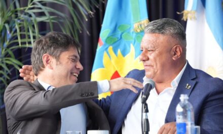 Chiqui Tapia volvió a mostrarse con Axel Kicillof