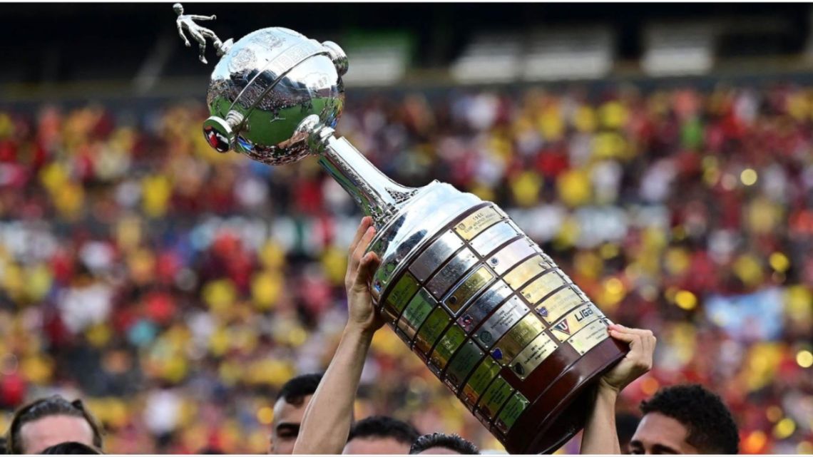 Vélez y Racing se enfrentan en una llave argentina que promete revivir las históricas noches de Copa Libertadores