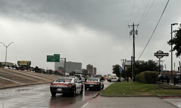 Un atacante disparó y mató a dos personas en un centro de inmigrantes en Dallas
