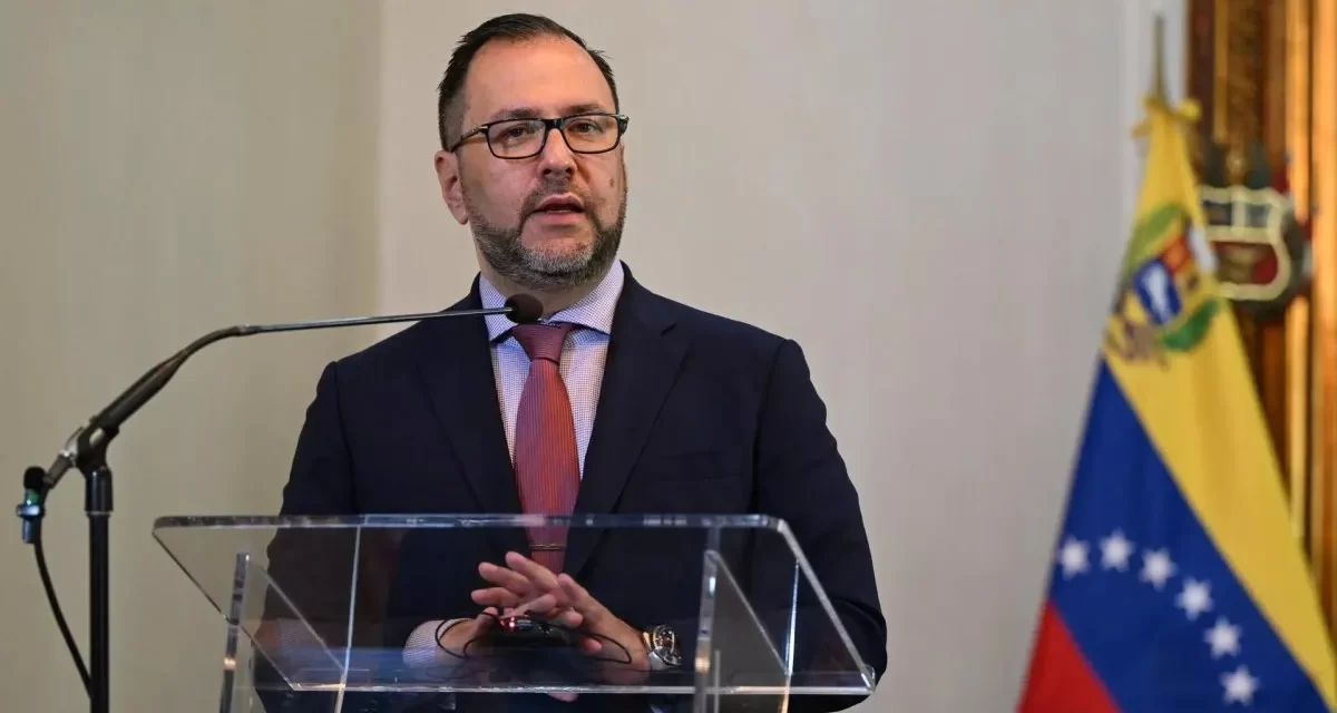 Venezuela denunció que un destructor de EEUU interceptó a un barco pesquero en el Caribe