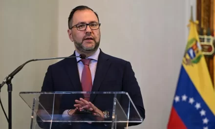 Venezuela denunció que un destructor de EEUU interceptó a un barco pesquero en el Caribe