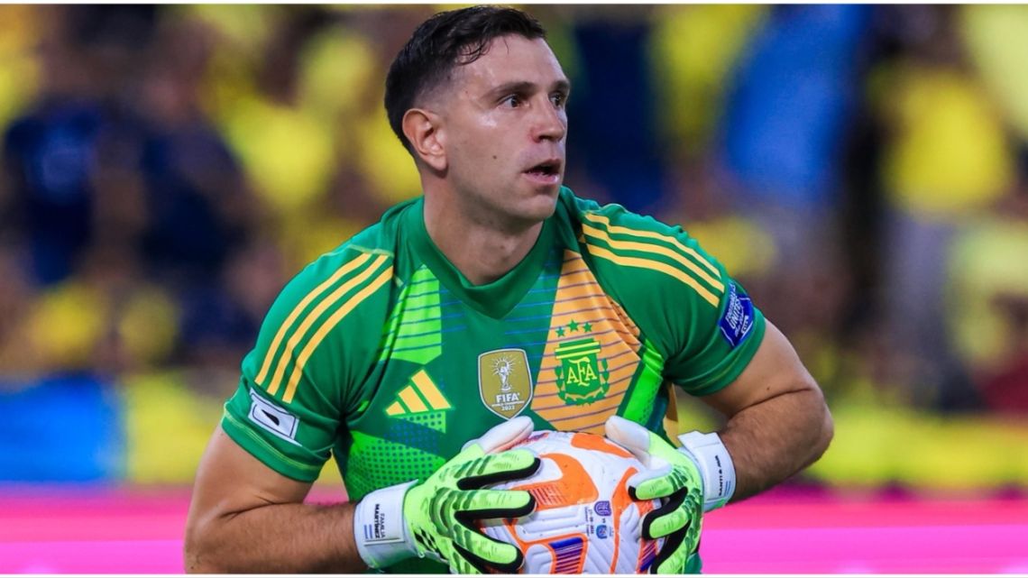 Dibu Martínez analizó la derrota ante Ecuador y apuntó contra el arbitraje