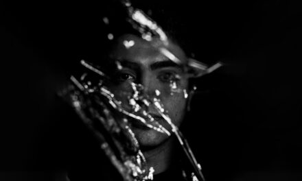 Salvador Oliva presenta Oro del Desierto en el Teatro del Bicentenario