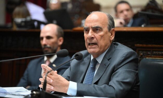 Ex libertarios citaron a Guillermo Francos para una moción de censura