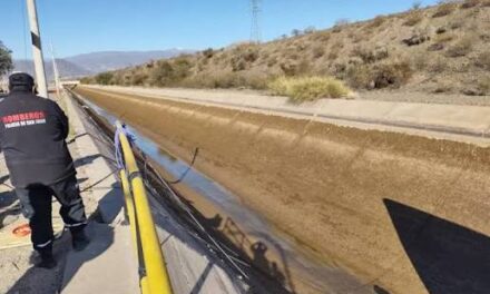 Buscan a un hombre que cayó a un canal en Sarmiento