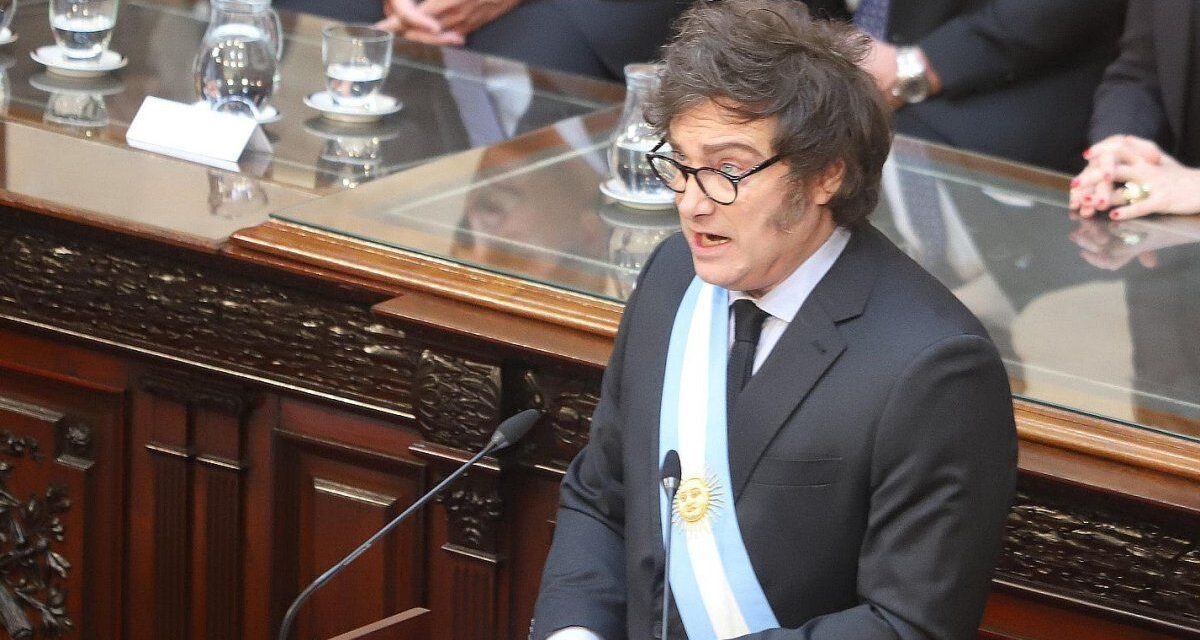Tras la derrota, la oposición se envalentona y el Congreso promete ser un hervidero