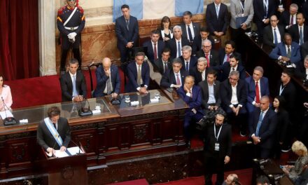 Opositores y aliados esperan proyecto austero pero piden que se someta a debate