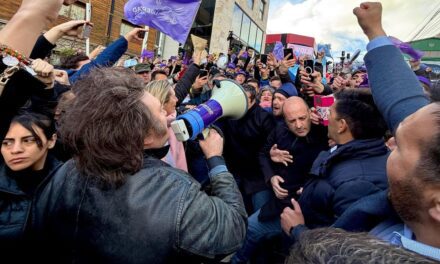 Javier Milei suspendió su actividad de campaña en Tierra del Fuego en medio de movilizaciones opositoras