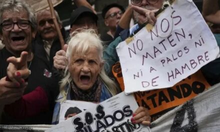 Jubilados y docentes se manifestarán en CABA contra el ajuste y le meten presión a Javier Milei