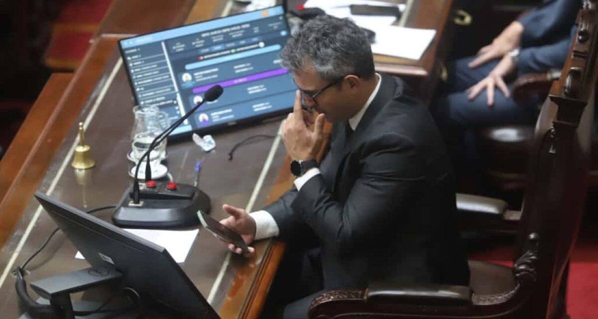 Con una maniobra, Martín Menem levantó intempestivamente la sesión en Diputados cuando avanzaba la agenda opositora