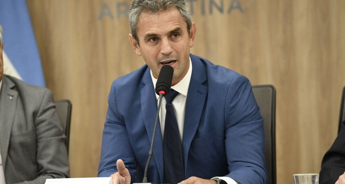 Martín Menem quiso cuestionar a Axel Kicillof, pero se comió una fake news