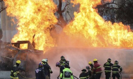 Sube a 10 la cifra de muertos por la explosión de un camión con gas en Iztapalapa