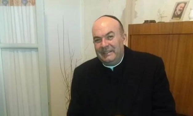 El padre Rómulo Cámpora permanece internado en terapia intensiva tras una descompensación