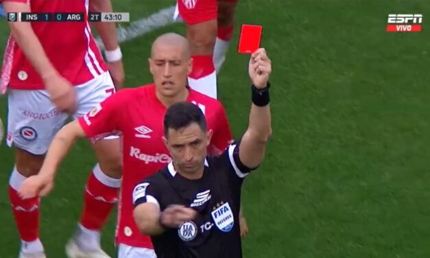El arbitraje volvió a llevarse un partido: Instituto le ganó a Argentinos, pero Nazareno Arasa fue el protagonista