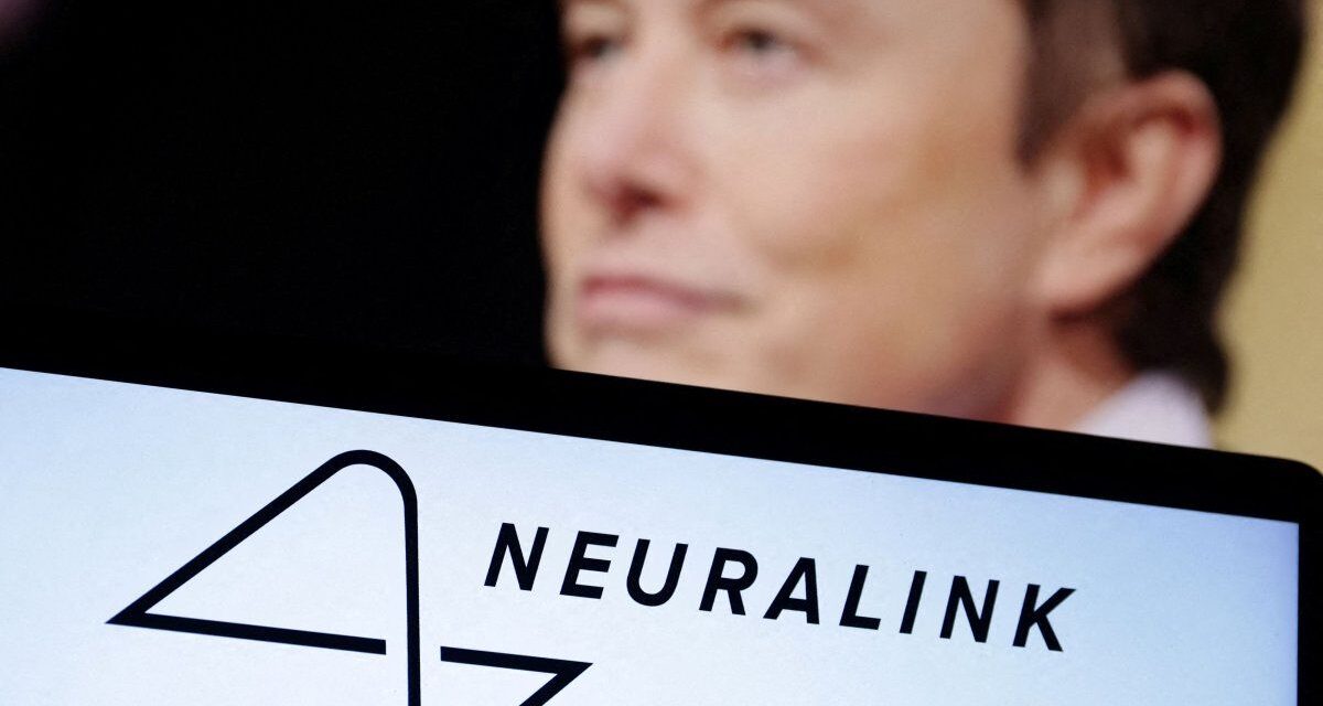Neuralink, de Elon Musk, ya implantó chips cerebrales en 12 personas y busca expandirse a Europa