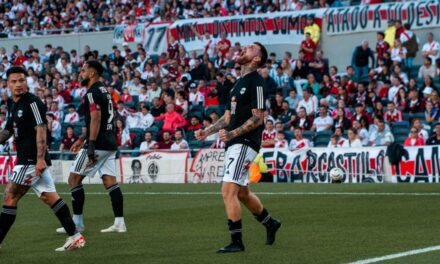 Riestra le ganó por 2-1 a River, se quedó con la punta de la Zona B y le arruinó el día