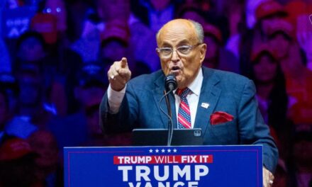 Donald Trump anunció que le otorgará la Medalla Presidencial de la Libertad a Rudy Giuliani