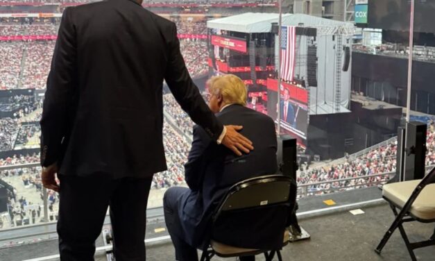 Donald Trump participó del funeral de Charlie Kirk en Arizona ante miles de seguidores