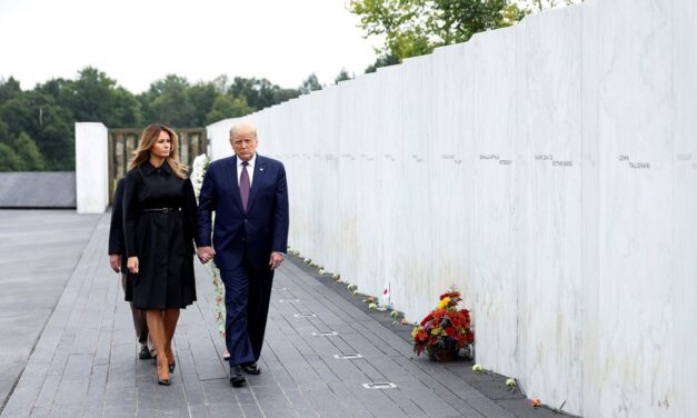 Trump encabezó un acto de homenaje a las víctimas y anunció que condecorará a Charlie Kirk