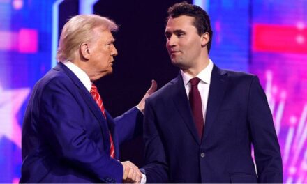 Qué opinaba el activista Charlie Kirk sobre la libre portación de armas en EEUU