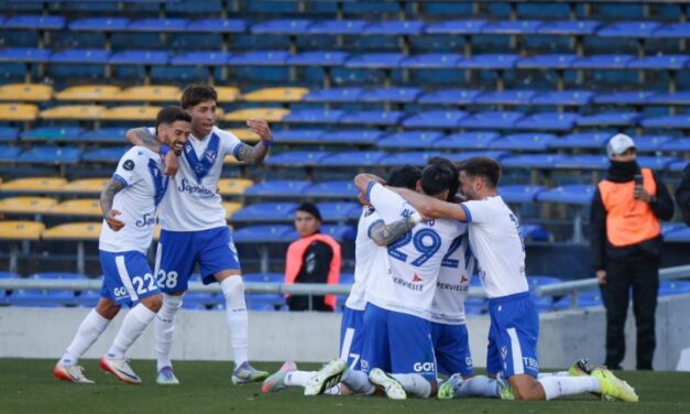 Vélez volvió a ganar una final: venció 2 a 0 a Central Córdoba y se coronó campeón de la Supercopa Argentina