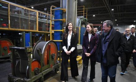 Victoria Villarruel se diferencia de Javier Milei y visitó una fábrica en crisis