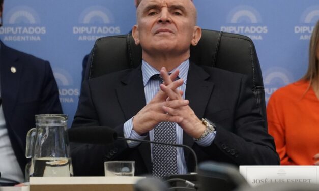¿Jaque mate a Espert? Buscan correrlo de Presupuesto, y algunos también expulsarlo de Diputados