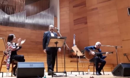 Tito Otiñano ofrecerá una noche de música y solidaridad en el Auditorio Juan Victoria