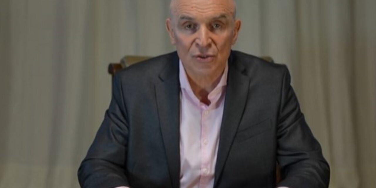Dijo que fueron por un trabajo privado para una minera, no fondos de campaña