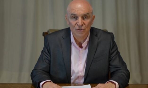 Dijo que fueron por un trabajo privado para una minera, no fondos de campaña