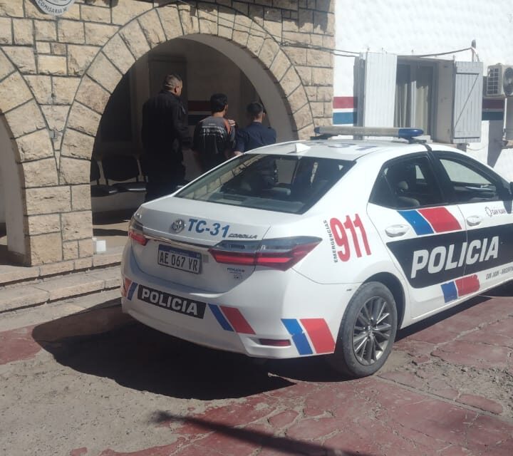 Lo agarraron infraganti en una fábrica y no pudo escapar
