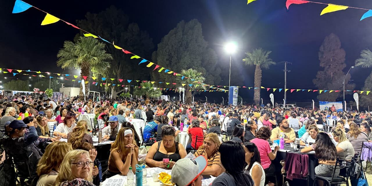 Cerca de 3.000 mamás celebraron su día en una gran fiesta en Las Chacritas