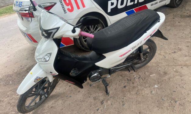 Persecución policial y recuperación de una moto robada en Rawson