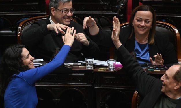 Pese a la renuncia a la candidatura, el peronismo sostiene la presión a José Luis Espert para sacarlo de la presidencia de Presupuesto