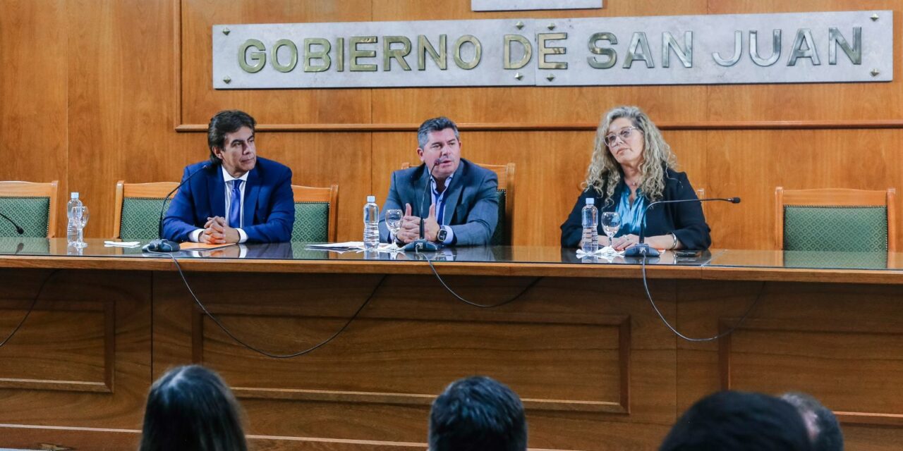 Orrego lanzó el programa “Cuentas Claras” para llevar la educación financiera a las aulas sanjuaninas