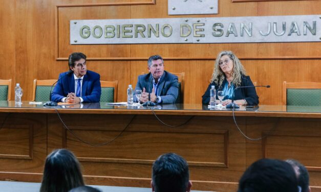 Orrego lanzó el programa “Cuentas Claras” para llevar la educación financiera a las aulas sanjuaninas