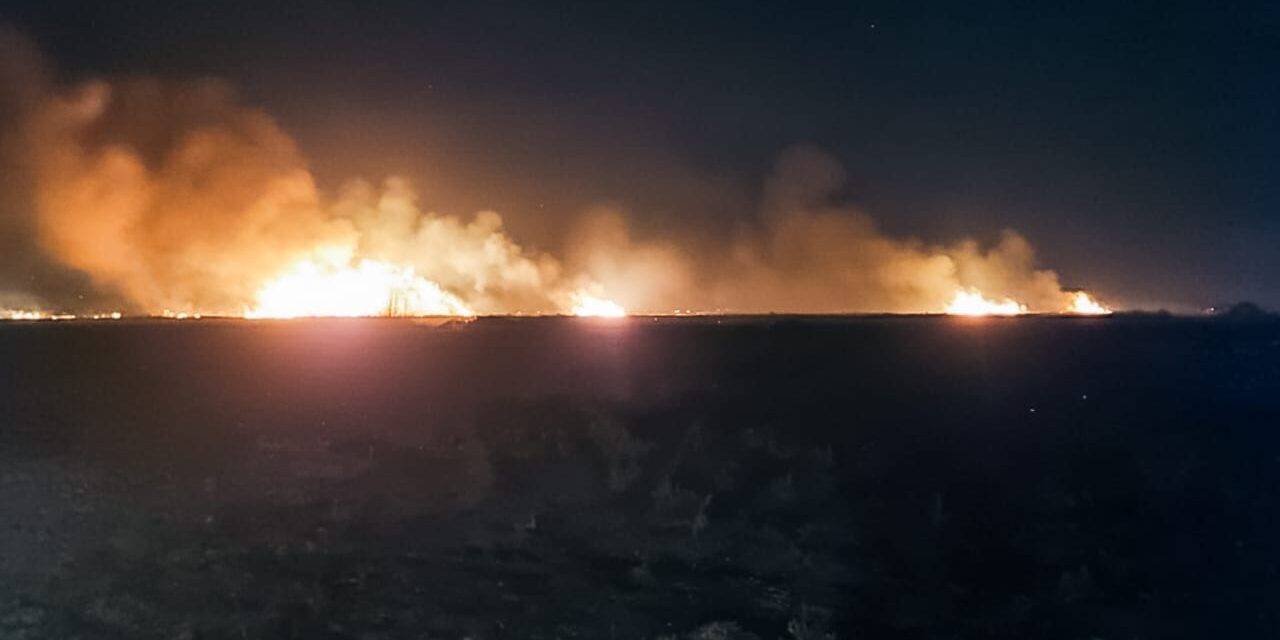 El Zonda desata incendios y moviliza a los bomberos en San Juan